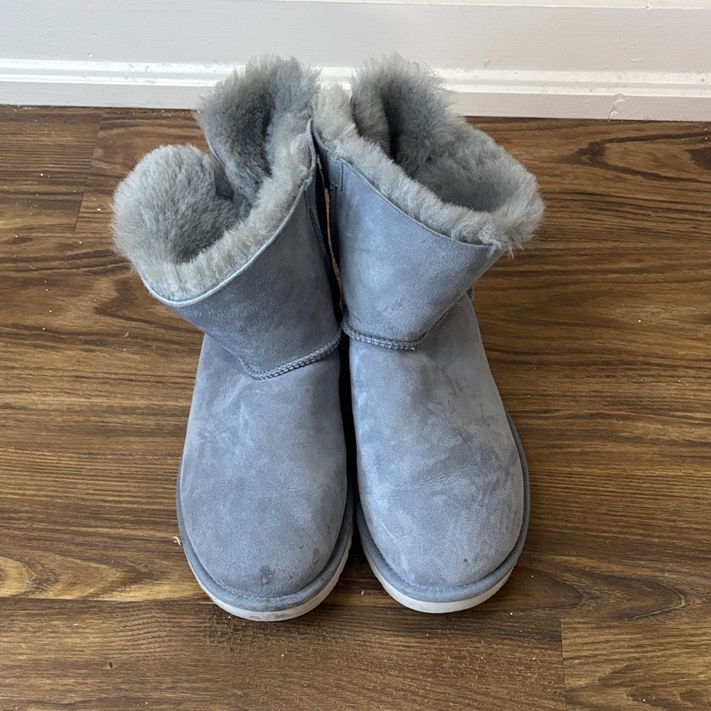 UGG Light Gray Suede Shearling Bow Boots USA size 8